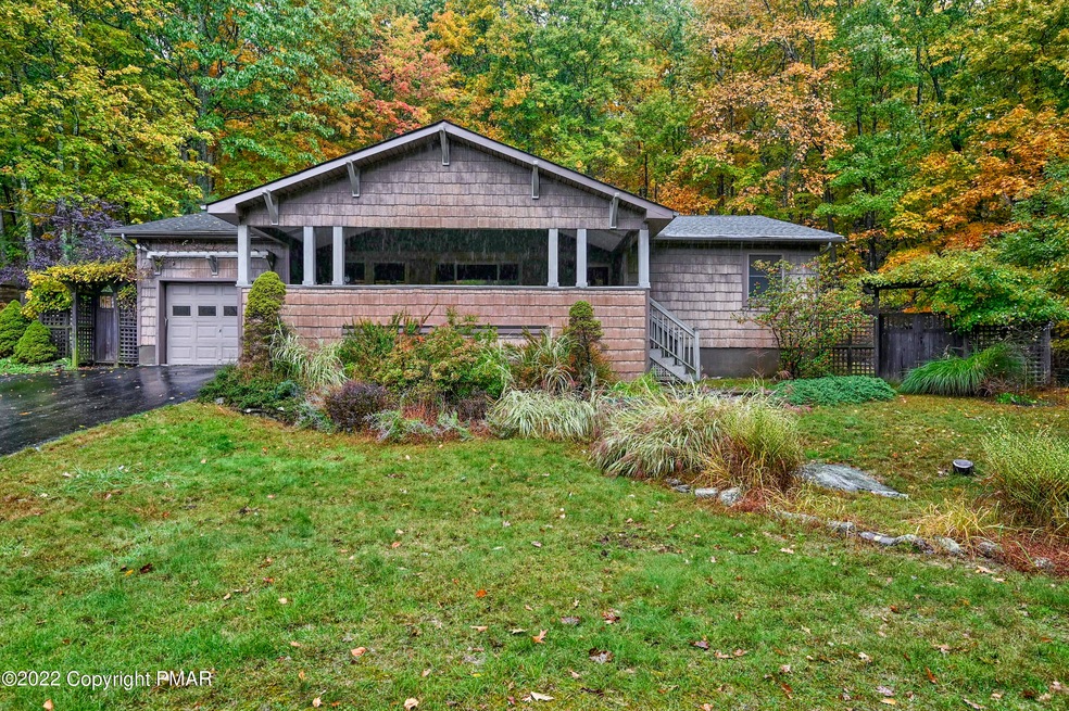 117 Upper Chipmunk Ct, Bushkill, PA 18324 - photo 1