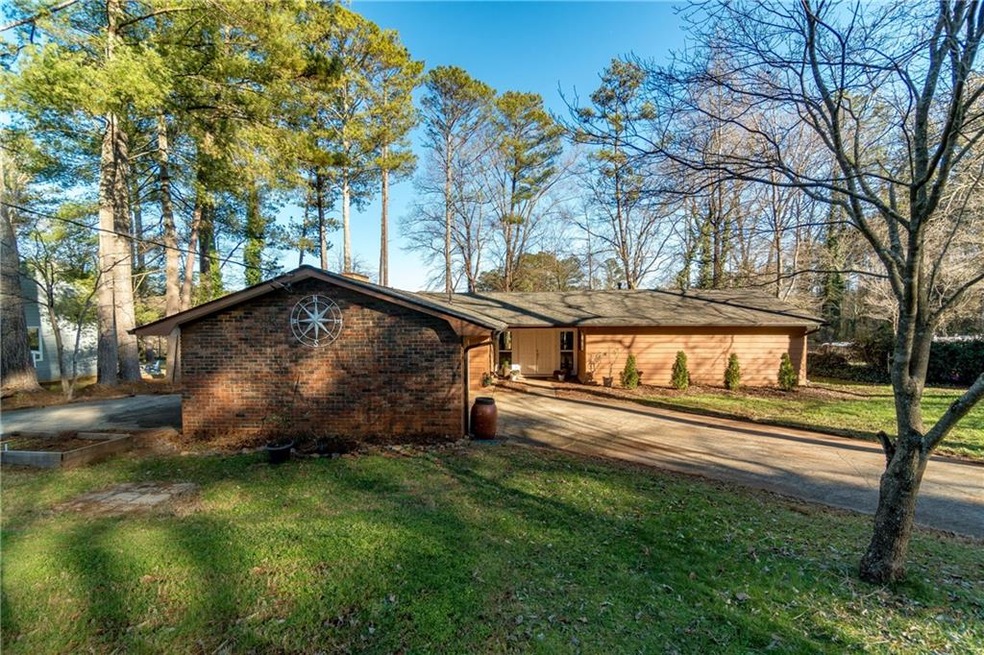 4055 Meadow Way, Marietta, GA 30066 - photo 1