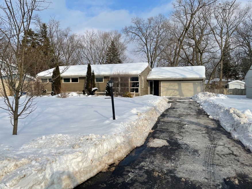 365 N Shady Ln, Elmhurst, IL 60126 - photo 1