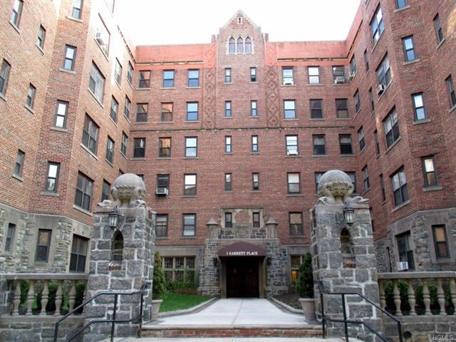 1 Garrett Place unit 1J, Bronxville, NY 10708 - photo 1