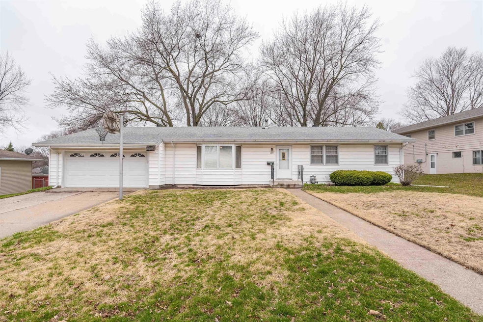 3215 Homeway Dr, Cedar Falls, IA 50613 - photo 1