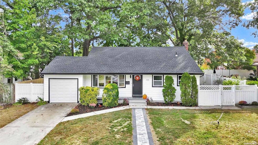 1075 Tyler Rd, West Hempstead, NY 11552 - photo 1