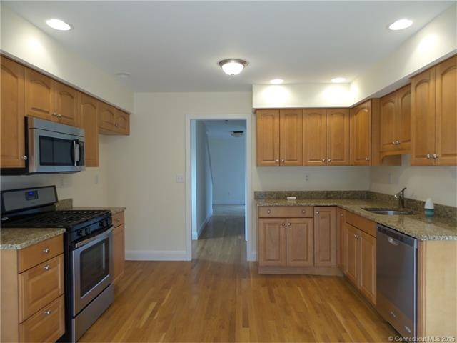 30 Silver Sands Rd unit 10, East Haven, CT 06512 - photo 1