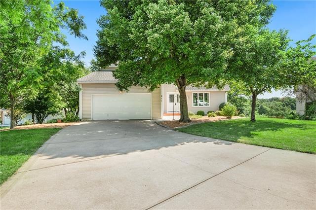 211 SW Seagull Ct, Lees Summit, MO 64082 - photo 1