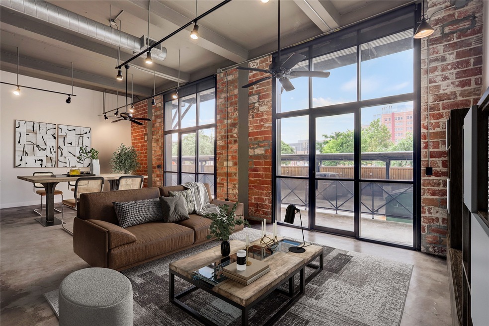 Bold and industrial, San Jacinto Lofts #1C makes a