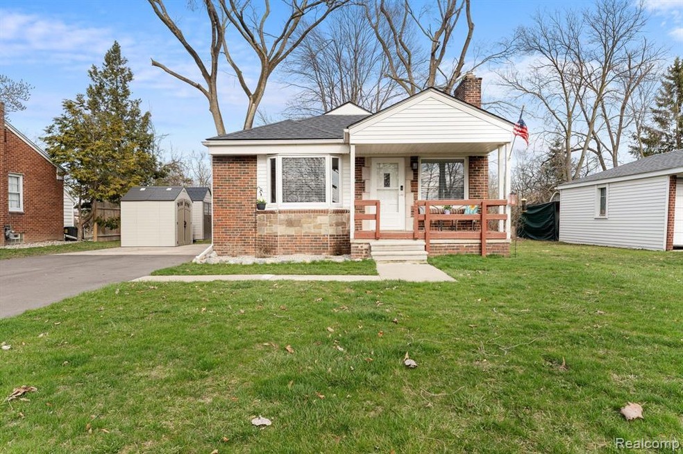 Welcome Home! 27961 Southpointe Rd, Grosse Ile