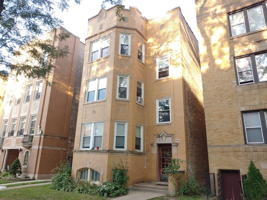 6225 N Washtenaw Ave, Chicago, IL 60659 - photo 1