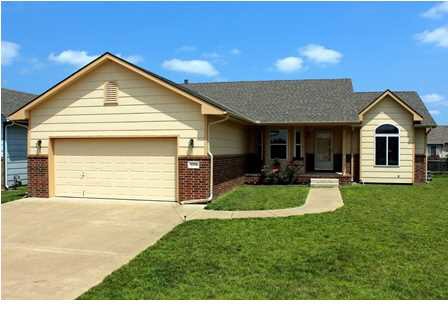 NO SPECIALS! Ranch home in Flat Creek with full fi