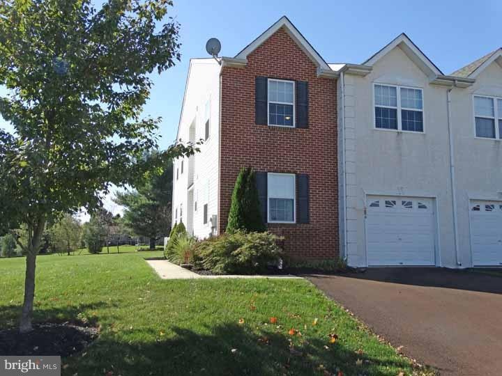 286 Hampshire Dr, Sellersville, PA 18960 - photo 1