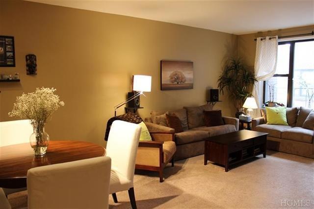 Tibbets Park unit 3K, White Plains, NY 10601 - photo 1