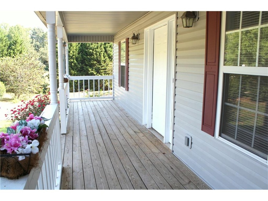 722 Creek View Dr, Hoschton, GA 30548 - photo 1