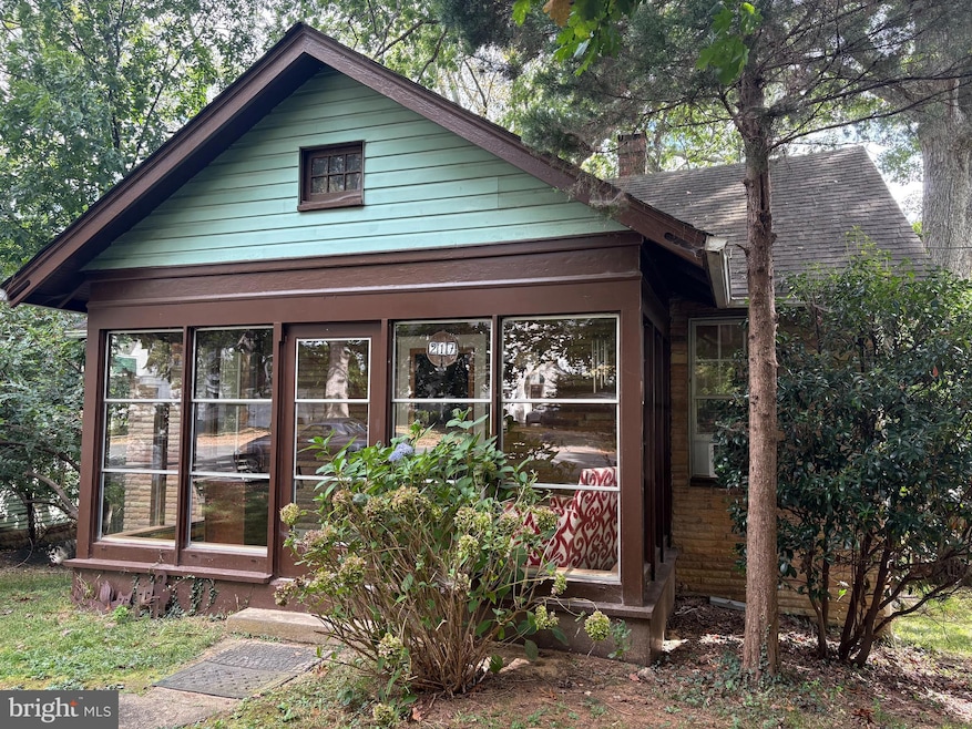 Under Contract $950,000