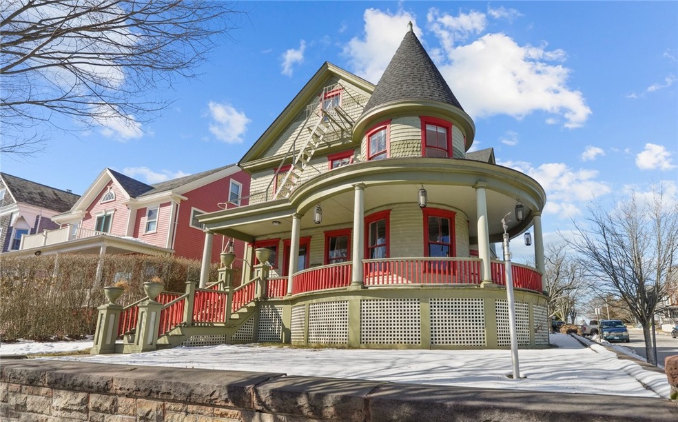 350 Broadway unit 1, Newport, RI 02840 - photo 1