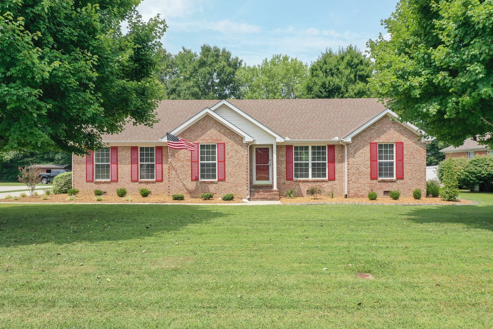 194 Regalwood Dr, Manchester, TN 37355 - photo 1