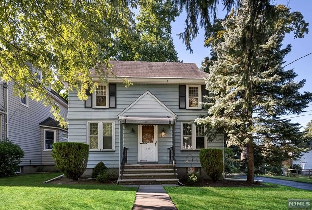 137 Continental Ave, River Edge, NJ 07661 - photo 1