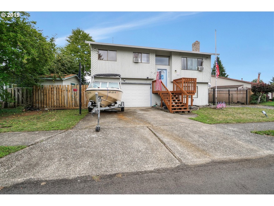 2407 SW 23rd St, Troutdale, OR 97060 - photo 1