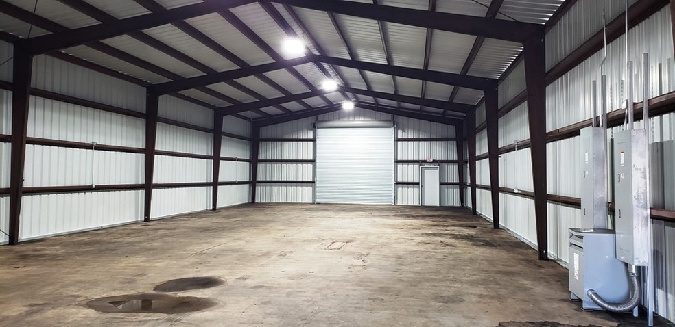 120 Crouch St, Alvin, TX 77511 - photo 1