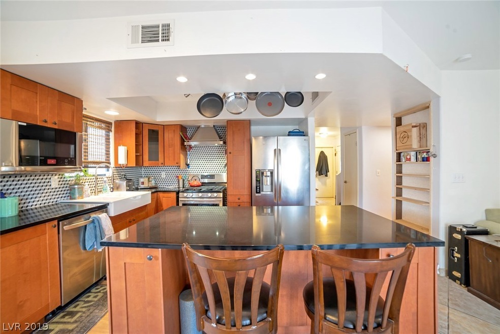 2824 Edge Rock Cir, Las Vegas, NV 89117 - photo 1