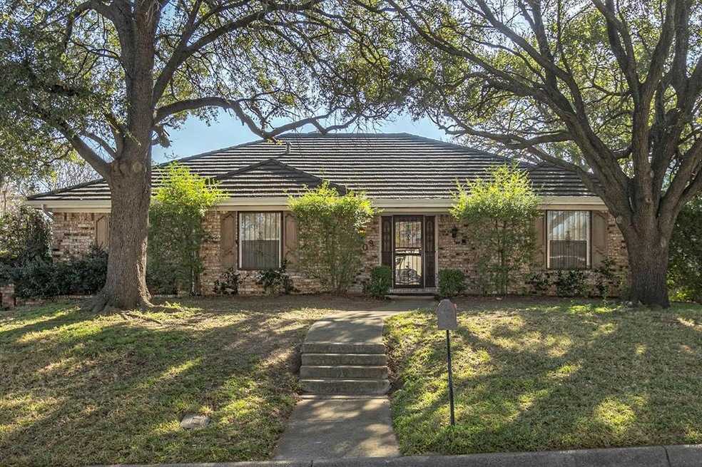 409 Circleview Dr N, Hurst, TX 76054 - photo 1