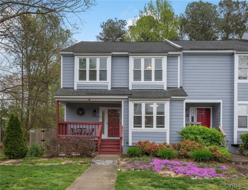 View of front of home featuring a front lawn and c