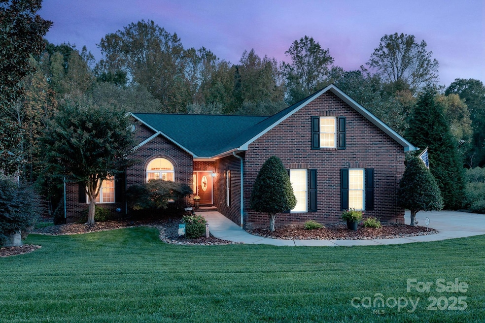 Pending $549,900 • Co-Listing Agent