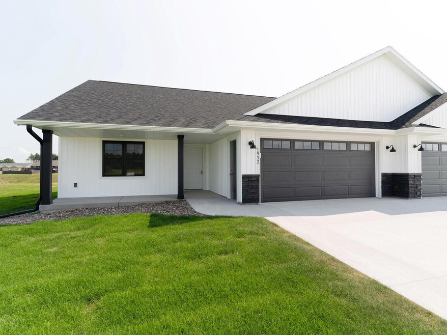 02_1932SpakenburgRd_Exterior2_mls