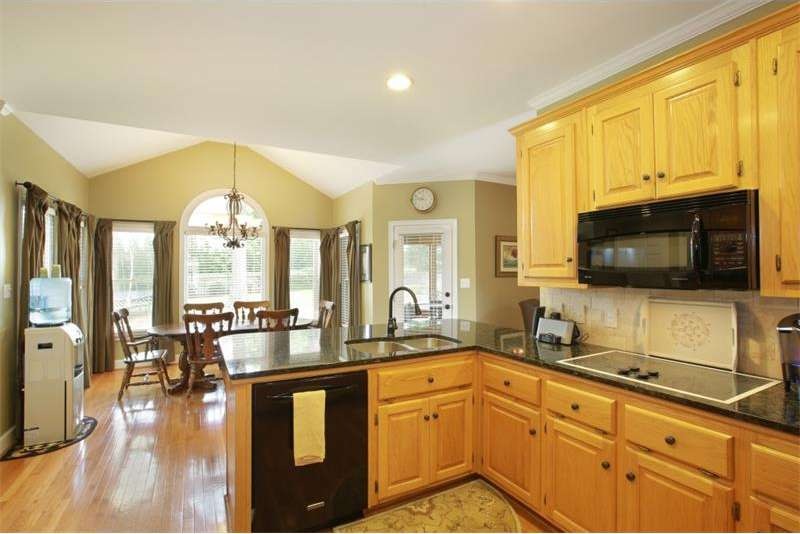 2055 Hembree Grove Dr, Roswell, GA 30076 - photo 1