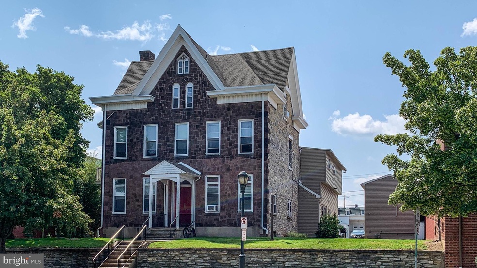 310 Penn Ave unit 3RD FLOOR, West Reading, PA 19611 - photo 1