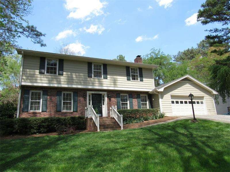 Beautiful Traditional home in Parkview Schools!