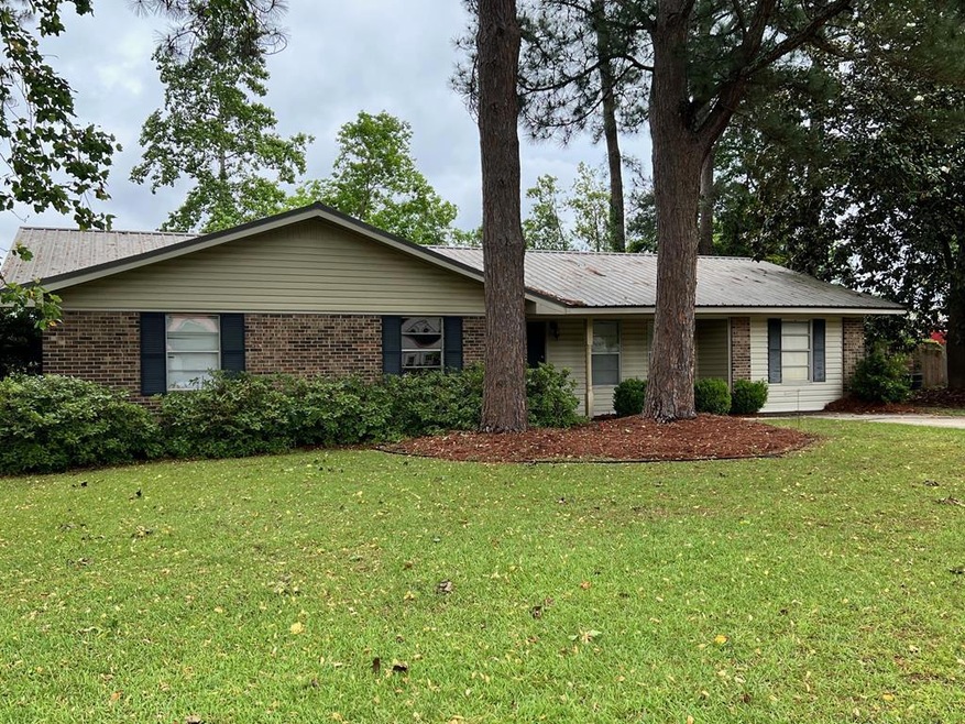 110 Chewalla Cir, Eufaula, AL 36027 - photo 1