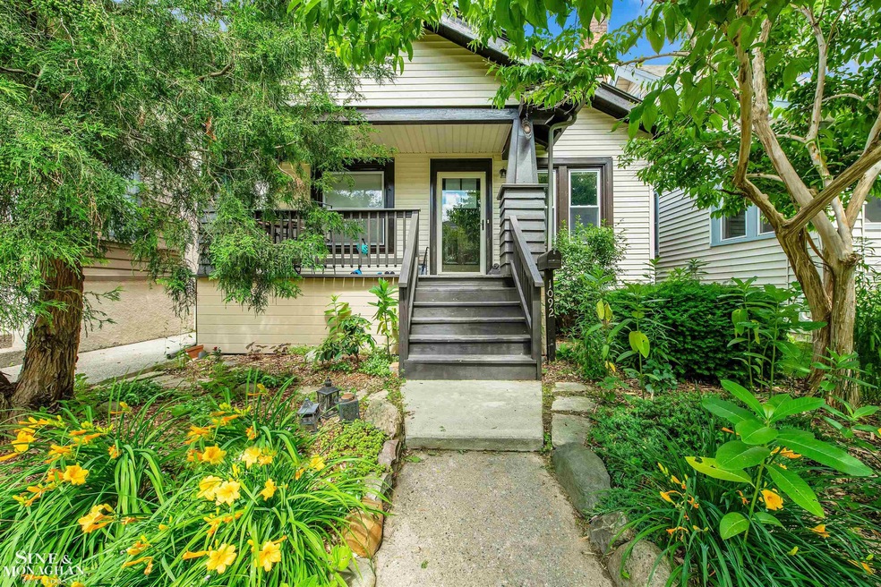 1092 Lakepointe St, Grosse Pointe Park, MI 48230 - photo 1