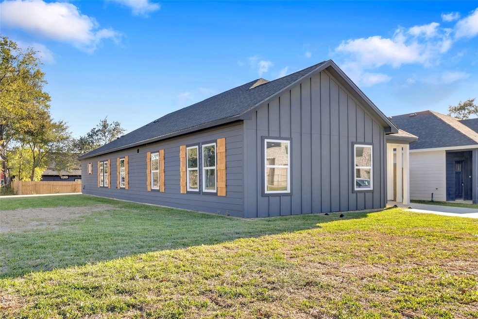 401 E Martin Luther King Blvd unit B, Willis, TX 77378 - photo 1