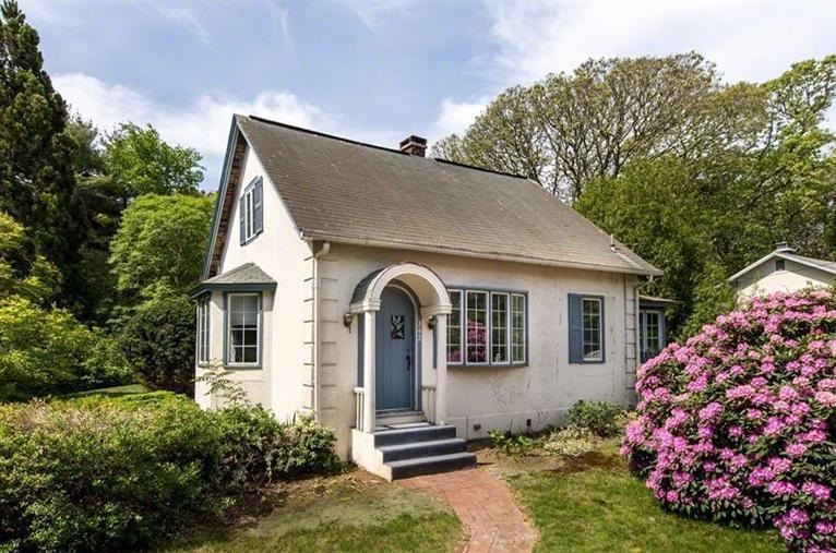342 Edgartown-Vineyard Haven Rd, Edgartown, MA 02539 - photo 1