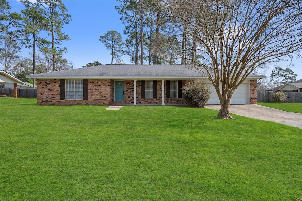 82 W Lakeview Dr (Front)