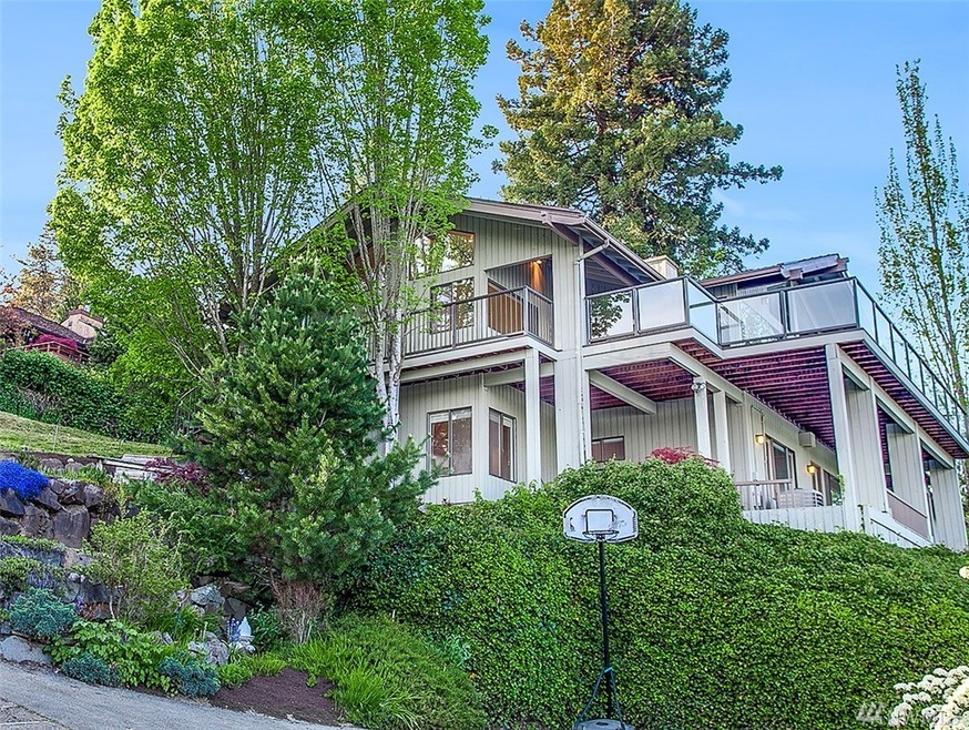 4048 E Mercer Way, Mercer Island, WA 98040 - photo 1