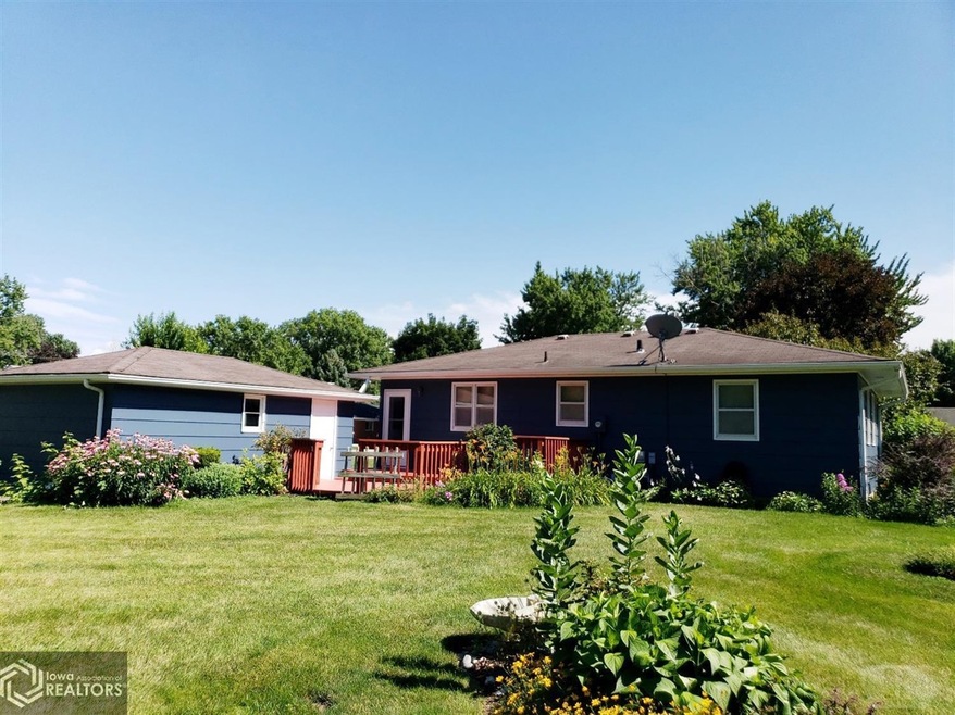 1310 S 10th Ave E, Newton, IA 50208 - photo 1