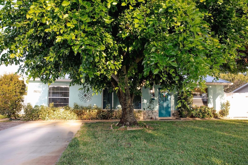 8675 SE Keathley Ct, Hobe Sound, FL 33455 - photo 1