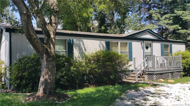 Great location, walk to Royal Pines park.