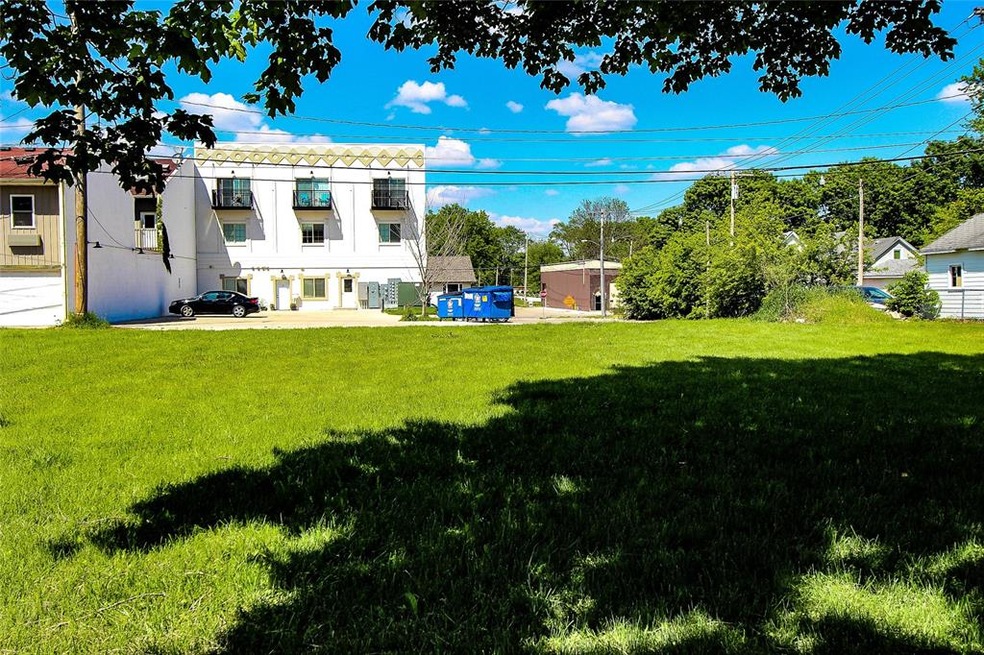 1721 D St SW, Cedar Rapids, IA 52404 - photo 1