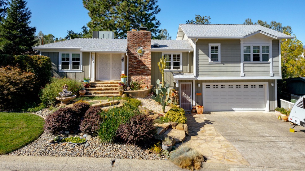 660 Overhill Dr, Redding, CA 96001 - photo 1