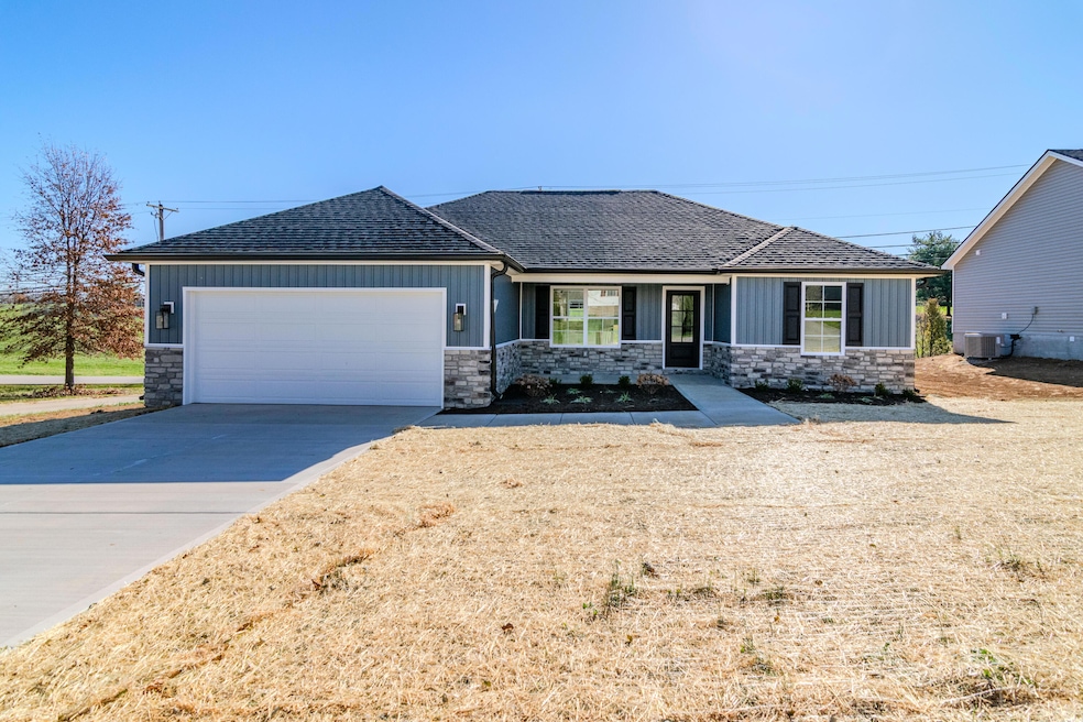 172 Doubletree Ct, Mount Sterling, KY 40353 - photo 1