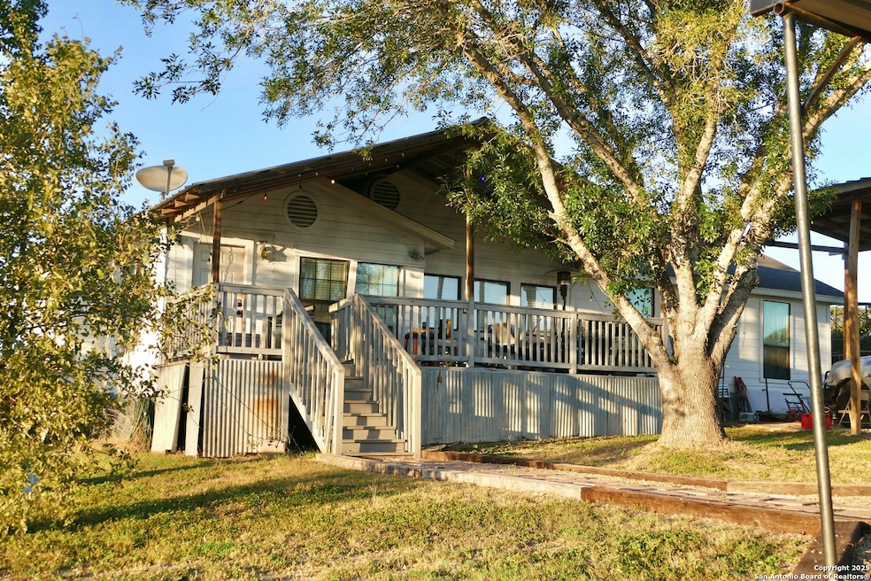 543 County Road 5781, Castroville, TX 78009 - photo 1