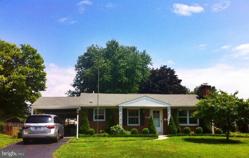 10907 Rosewood Dr, Hagerstown, MD 21740 - photo 1