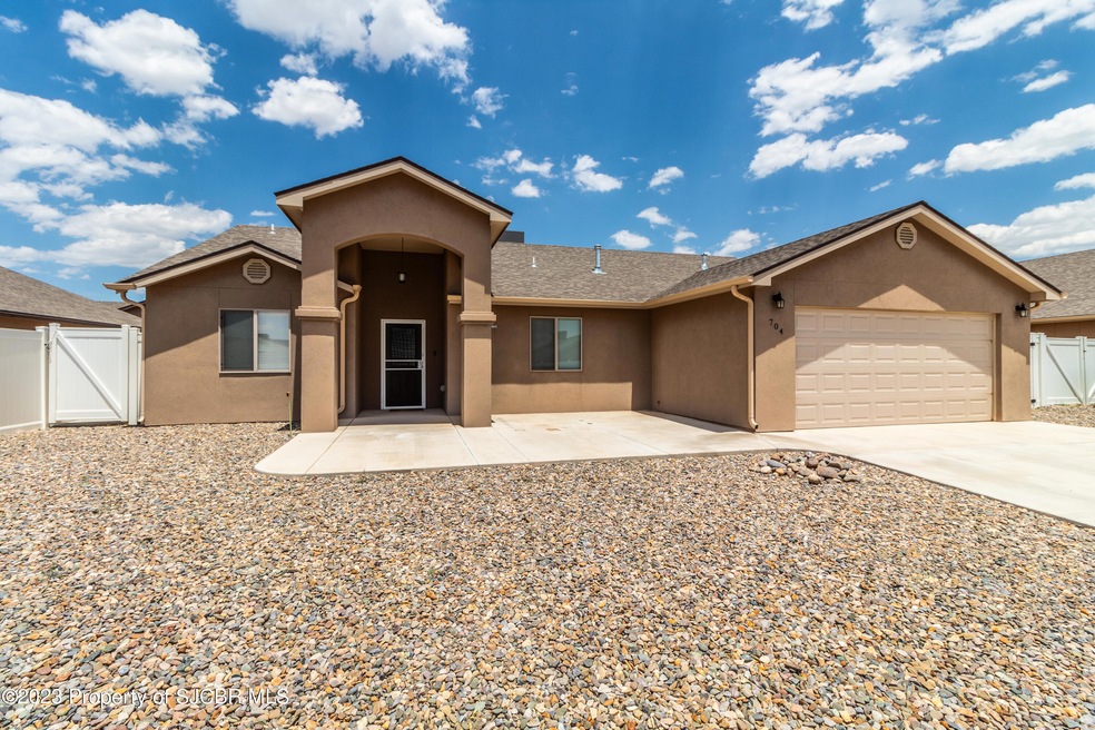 704 Jordan St, Farmington, NM 87401 - photo 1