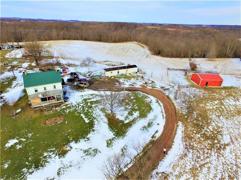 Spacious 4 Bedroom Farm House w/ Newer Tin Roof pl