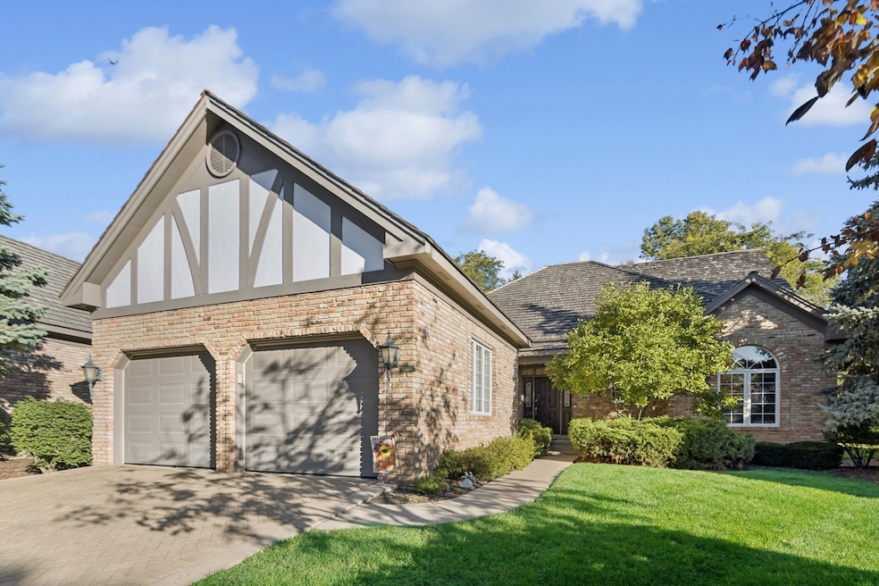 66 Berkshire Ct, Burr Ridge, IL 60527 - photo 1