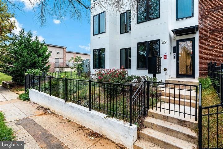 1806 I St NE unit 7, Washington, DC 20002 - photo 1
