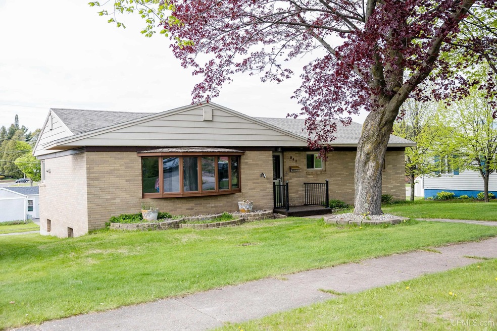 843 Juniper St, Ishpeming, MI 49849 - photo 1