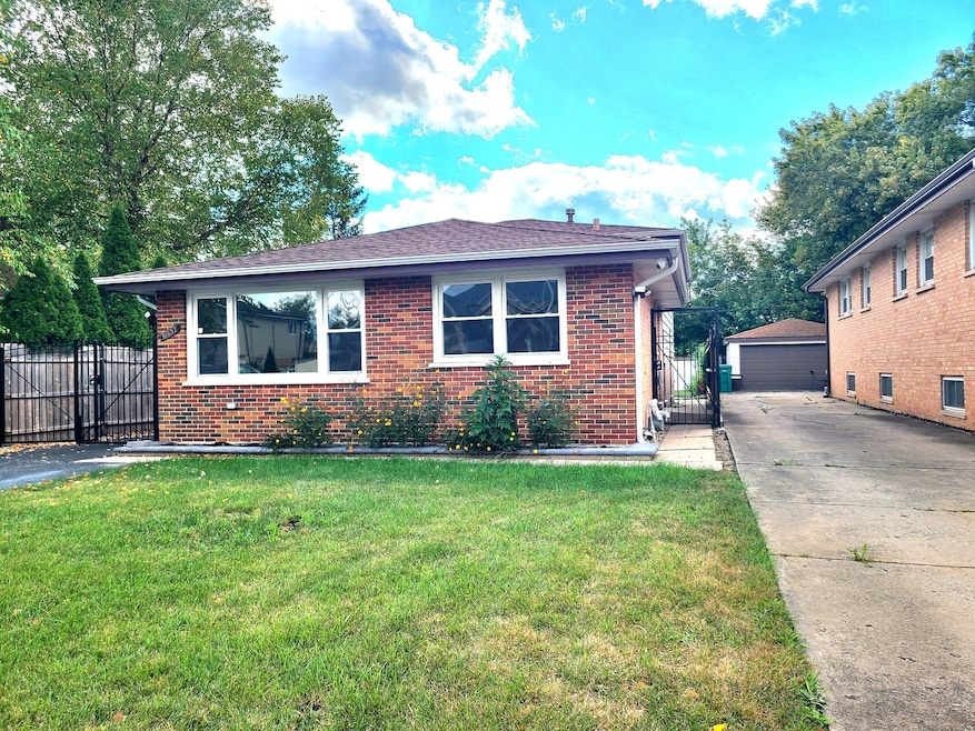 6437 W 82nd St, Burbank, IL 60459 - photo 1