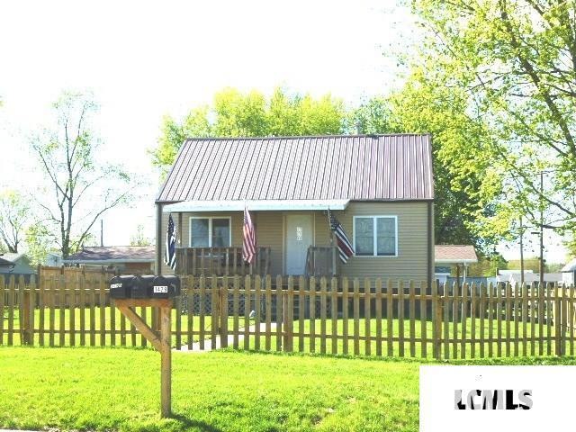 1429 N Logan St, Lincoln, IL 62656 - photo 1